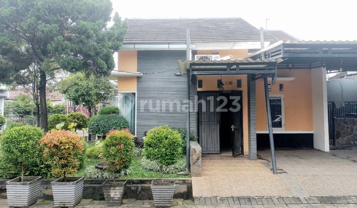 Rumah Dalam Komplek Dekat Gate Tol dan Stasiun LRT Posisi Hoek