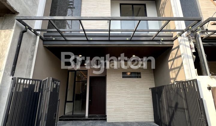 New house free interior in Dukuh Kupang near Mayjen Sungkono, West Surabaya, with certificate of ownership.