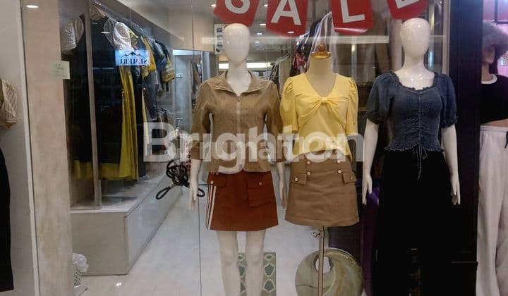 Stand toko di mall PTC pakuwon trade center area fashion posisi void