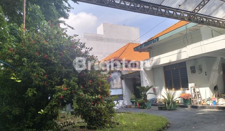 Rumah lama terawat di Surabaya pusat belakang grand city mall