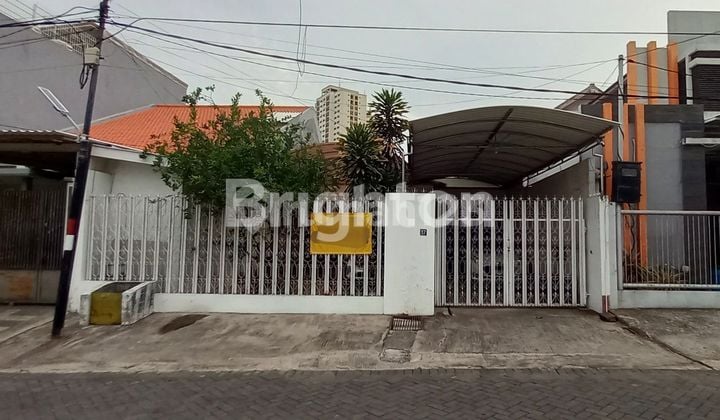 Rumah lama hitung harga tanah di Kupang Indah surabaya barat dekat mayjen dan HR Mohammad