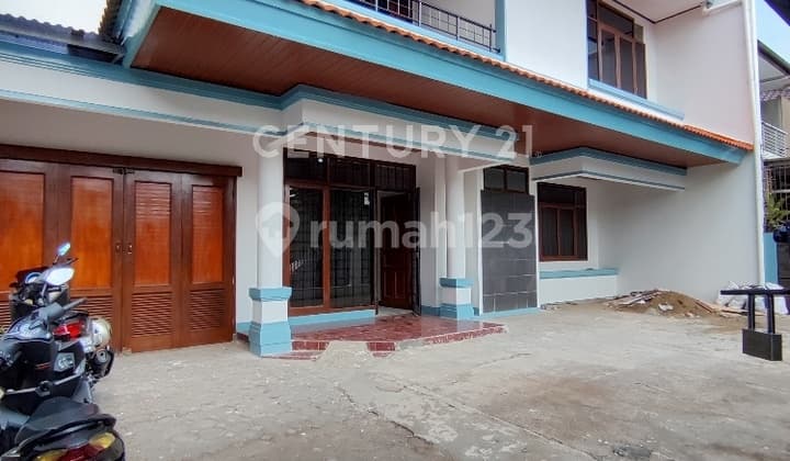 Rumah 2 Lantai, 1,5 Kilometer Dari Tol Pasteur