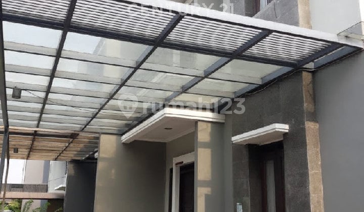 Rumah Cantik di Komplek Singgasana Pradana Kota Bandung