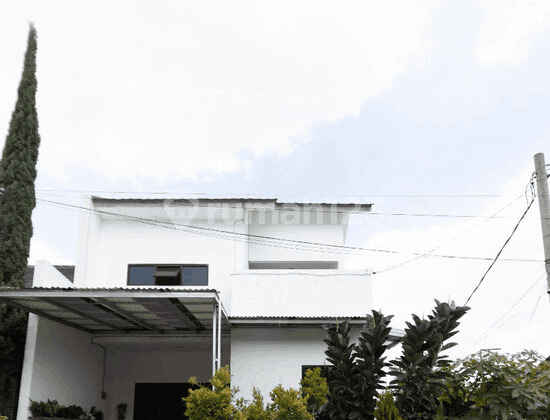 Beautiful, Cozy Minimalist Modern House in Taman Cihanjuang, Bandung