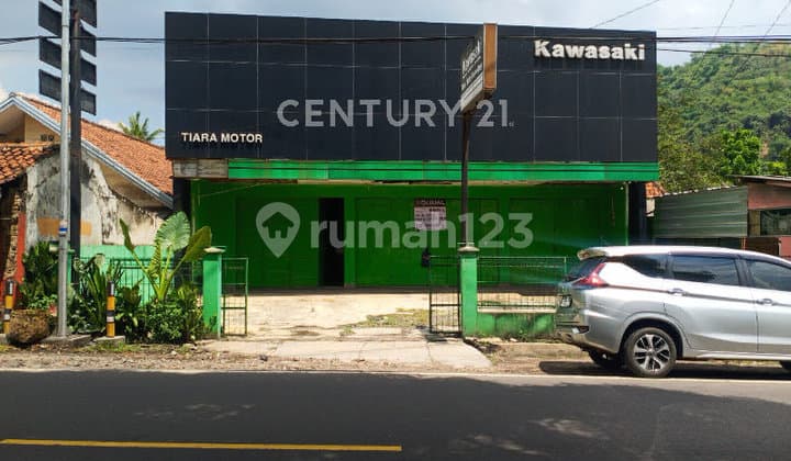 Strategic Business Space on Mayor Abdurahman Street, Sumedang