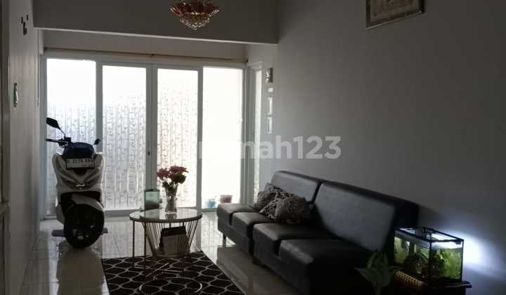 Rumah 3 Lantai dan Siap Huni yang Lokasinya di Dalam Komplek Elit di Daerah Buahbatu Soekarno Hatta Bandung