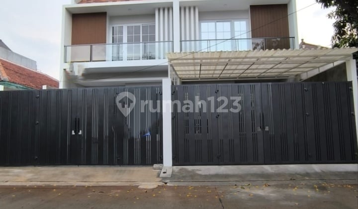 Rumah Baru Sunrise Garden 2.5 Lantai