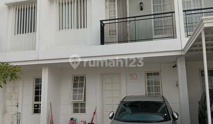 Dijual Rumah Eksklusif Masih Baru Di Lokasi Elite di Cluster Istana Dago Town House