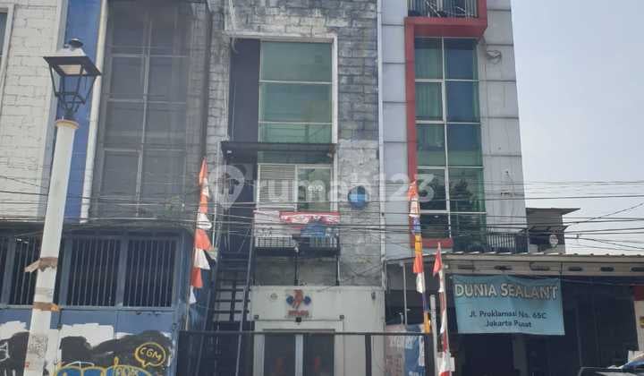 Ruko Komersil 4 Lt Luas 86M di Jl Proklamasi Jakpus, Strategis