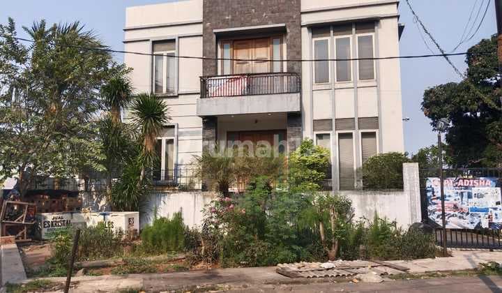 Rumah Lama 2Lt Luas 775M di Jalan Duren Sawit Cash Only