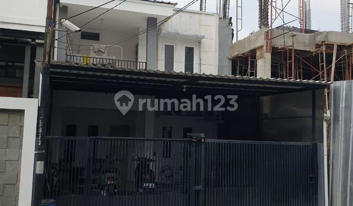 Rumah Modern Luas 120M di Kelapa Gading , Cash Only