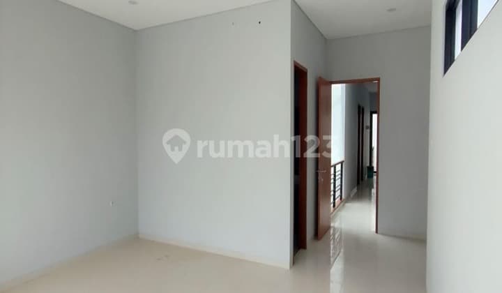 Di Jual Rumah Baru Di Taman Holis