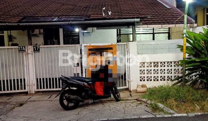 HUNIAN MINIMALIS DI TEPI JALAN COCOK UNTUK RUMAH TINGGAL DAN USAHA LINGKUNGAN AMAN NYAMAN