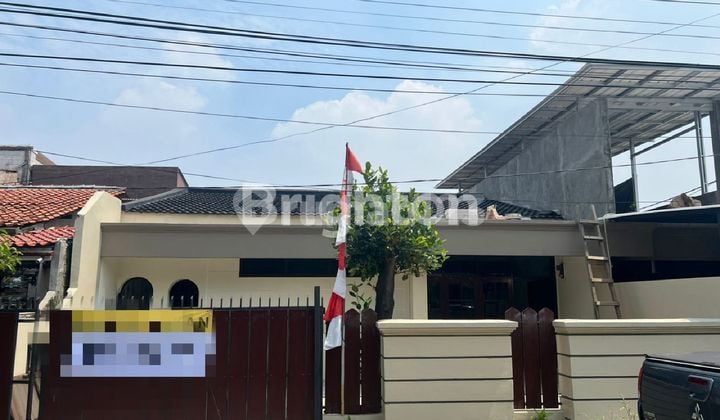 HUNIAN CANTIK LOKASI STRATEGIS DI TEPI JALAN, AMAN, NYAMAN COCOK UNTUK KANTOR, SEKOLAH TK, BIMBA , RUMAH TINGGAL
