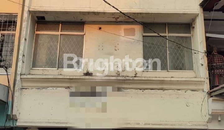 RUKO 3 LANTAI, LOKASI SANGAT STRATEGIS DI PINGGIR JALAN RAYA