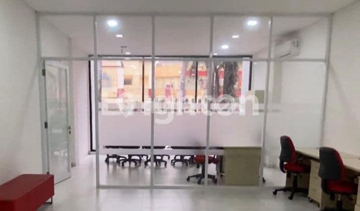 RUKO 3 LANTAI LOKASI SANGAT STRATEGIS DI KAWASAN NIAGA COCOK UNTUK USAHA, KANTOR, COFFEE SHOP DI SELATAN JAKARTA