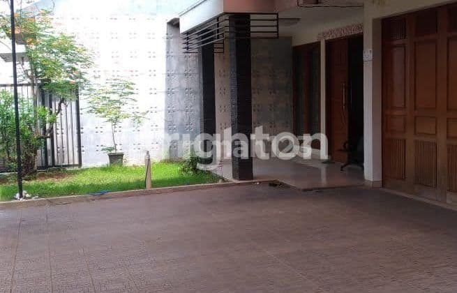 HUNIAN LUAS AMAN NYAMANLOKASI SANGAT STRATEGIS DEKAT DENGAN UI