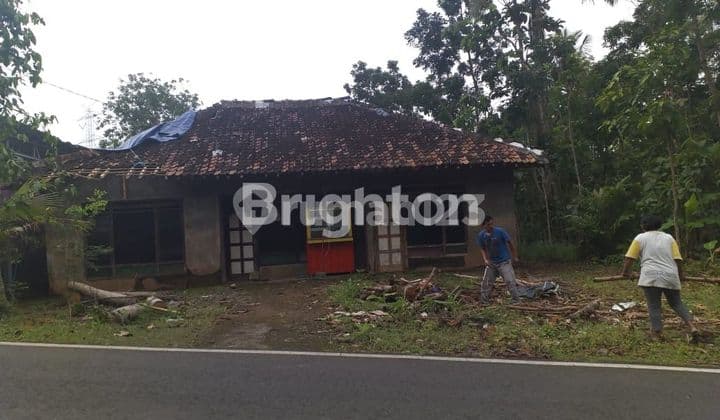 For Sale Land with Building Bonus - Strategic Location in Patuk, Gunungkidul