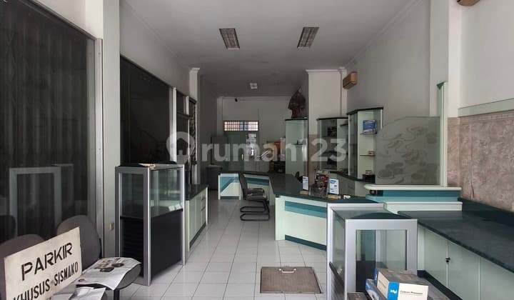 Ruko 3 Lantai Di Semarang Tengah. Komplek Pertokoan Selalu Ramai