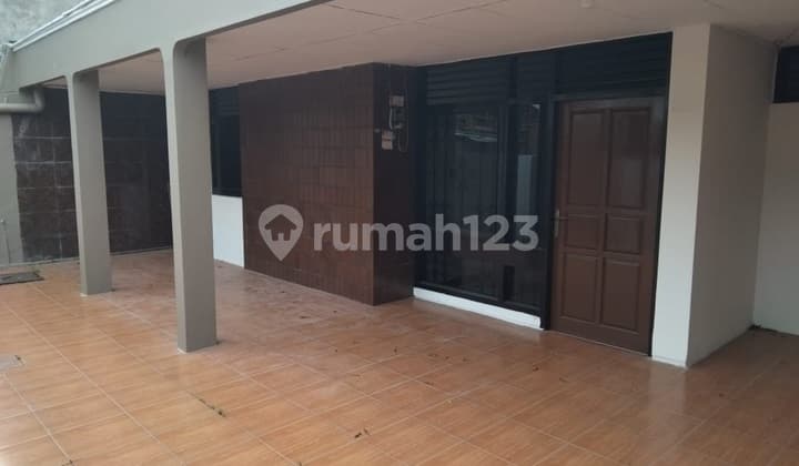 Rumah 1.5 Lantai Siap Pakai di Semarang Timur