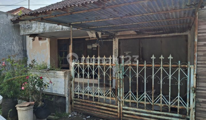 Strategically Located House in Tanah Mas, Near the City and Others