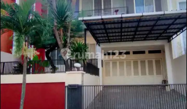 Rumah 2 Lantai Siap Pakai di Candi Golf