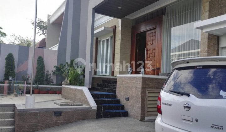 Rumah 2 Lantai di Graha Padma. Aman, Bebas Banjir, Siap Pakai