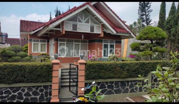Villa Sejuk, Pemandangan Asri di Cipanas. Sudah Full Furnished