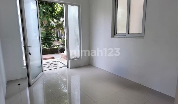 Rumah 2 Lantai Siap Pakai di Semarang Barat