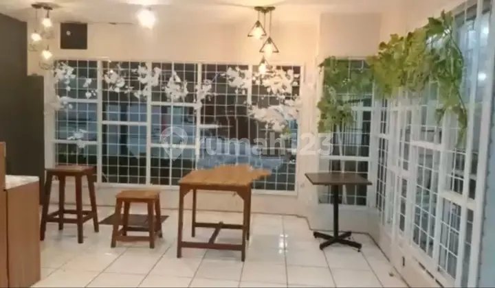 Rumah Bekas Usaha Siap Pakai. Lokasi Strategis, Bebas Banjir