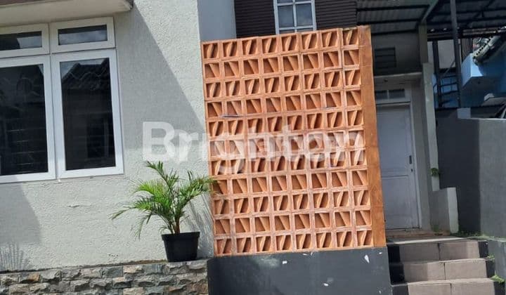 RUMAH 2 LANTAI SANGAT CANTIK SEJUK DAN NYAMAN VIEW GUNUNG SIAP HUNI