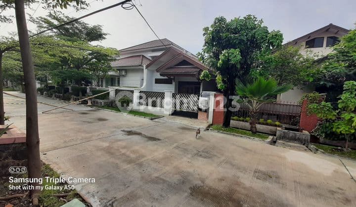 Serene and Comfortable House in a Strategic Location, Jatiwaringin, Bekasi.