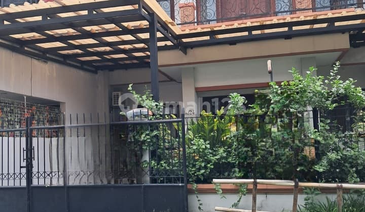 Strategic 4-Bedroom House in Bogor Raya, East Bogor