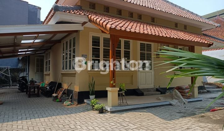 RUMAH KLASIK LUAS DAN ASRI LOKASI KEBON KELAPA BOGOR