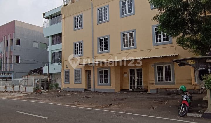 Ruko 4 Lantai Siap Pakai Tomang Raya Parkiran Luas