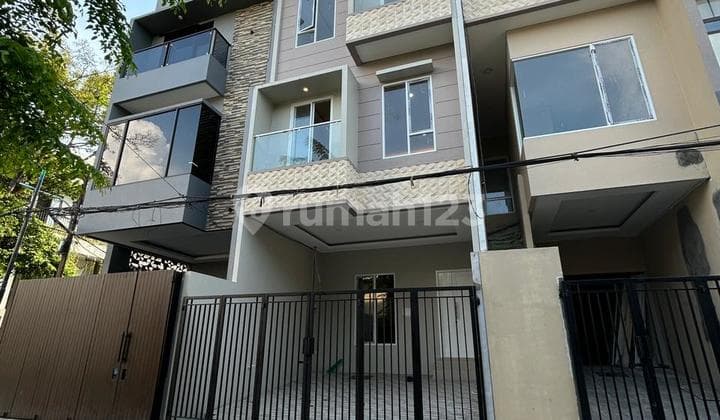 Rumah Baru 3,5 LT di Taman Ratu – Desain Modern, Lokasi Strategis