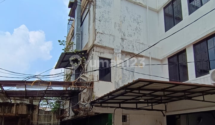 Ruko Gandeng Belakang BCA Palmerah - Jakarta Barat, Strategis