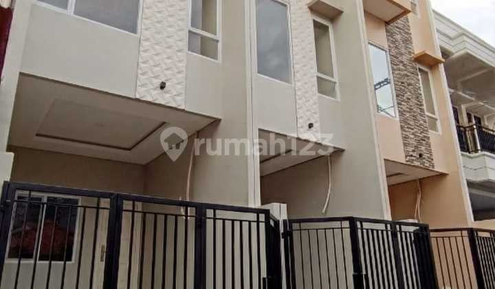 Rumah Baru Tomang 3 LT, 3+1 KT Dekat Tol & Mall, SHM, Siap Huni