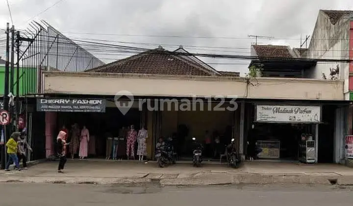 Rumah Strategis Pinggir Jaln di Cicurug Sukabumi