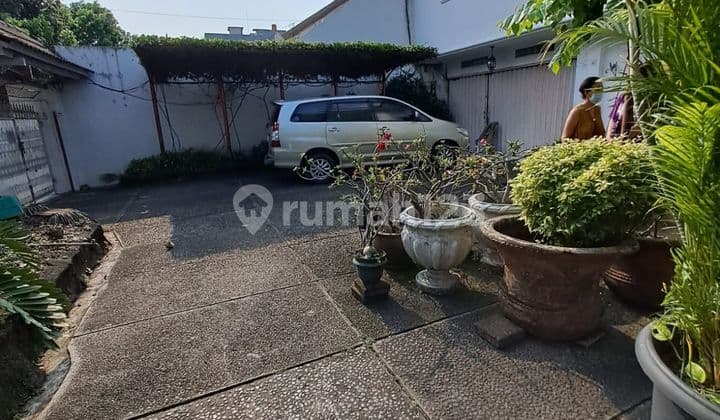 Di jual Rumah di Rawamangun SHM 2 lantai 6 bedroom rumah layak huni lokasi strategis bisa untuk hotel resto rumah tinggal jalanan ramai di pusat kota