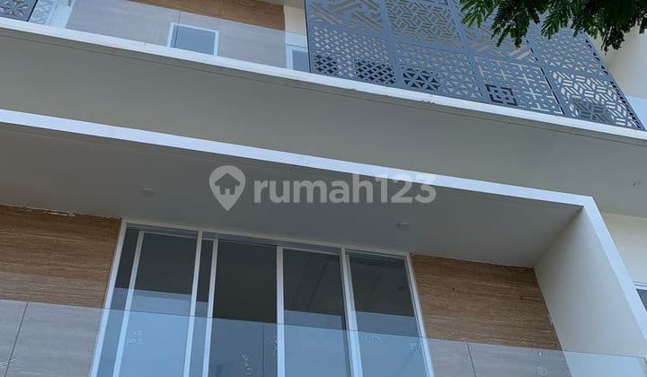 Di jual Rumah di Golf island 3 Lantai full renovasi termurah 6 bedroom kamar rumah baru bangun rapih siap huni