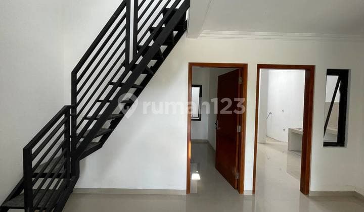 Rumah Siap Huni Konsep Mezzanine Dekat Kantor Bupati Sukoharjo