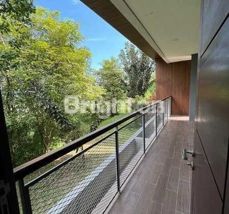 Jual Rumah 2 Lantai, Cantik, Siap Huni di Lingkungan Premium Villa Panbil, Batam