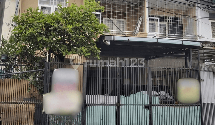 Rumah Murah 2 Lantai Hanya 10 Menit ke Puri Indah Jakarta Barat