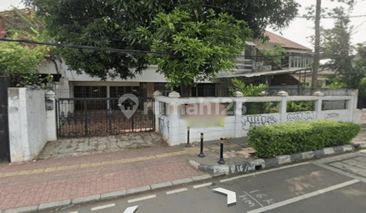 Kebayoran Baru Office House with Easy Access to MRT
