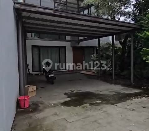 Clinic Building or Office Only, Includes Elevator