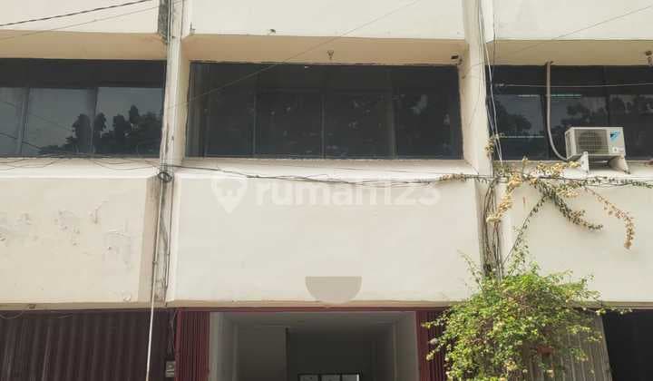 Disewakan Ruko 3,5 Lantai,Di Pinggir Jalan Raya Klender