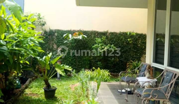 Rumah Bagus 2Lt Rapih,Terawat,Murah Lokasi Strategis di Sektor9