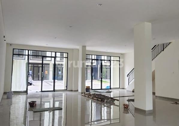 Disewakan Ruko Gandeng di Sorento Grande West Gandeng Type Alfresto 3 Lantai - Lokasi Strategis Hadap Boulevard