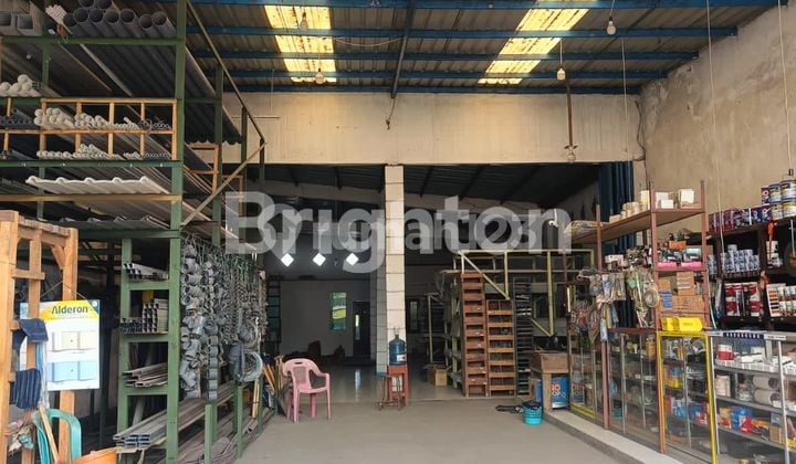 GUDANG DI RAYA SEPAT LIDAH KULON